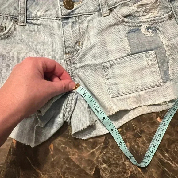American eagle light wash shorts size 4 - Picture 9 of 9
